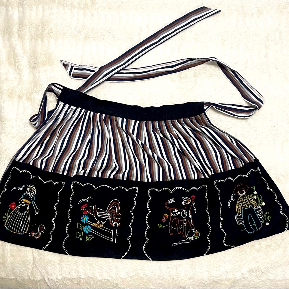 Apron-Hand stitched Embroidered Handmade Apron. Folk art - Picture 7 of 7